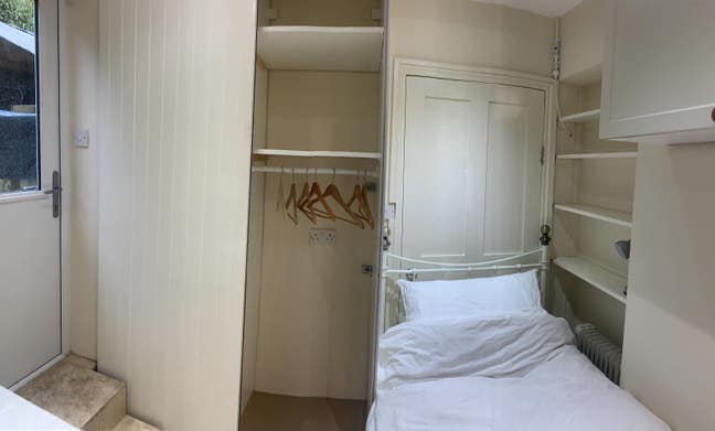 Self contained annexe with en-suite shower room  Main Photo