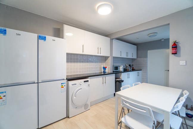 🍂 Autumn Sale! 🍂 Spacious Room in RG1 Main Photo