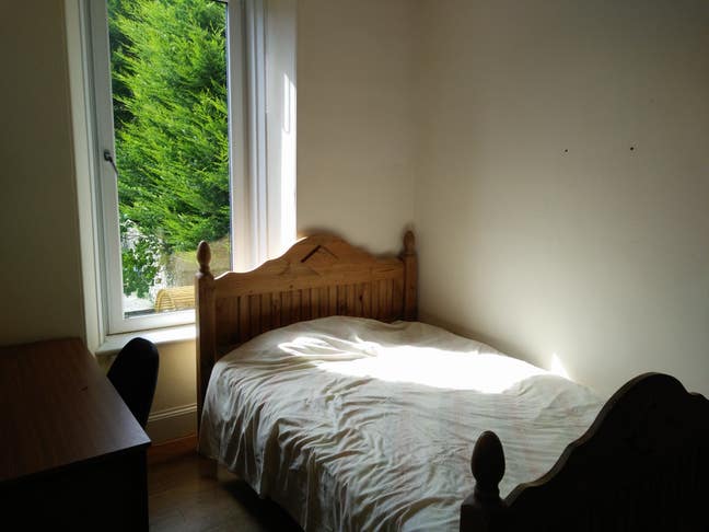 Room available now Main Photo