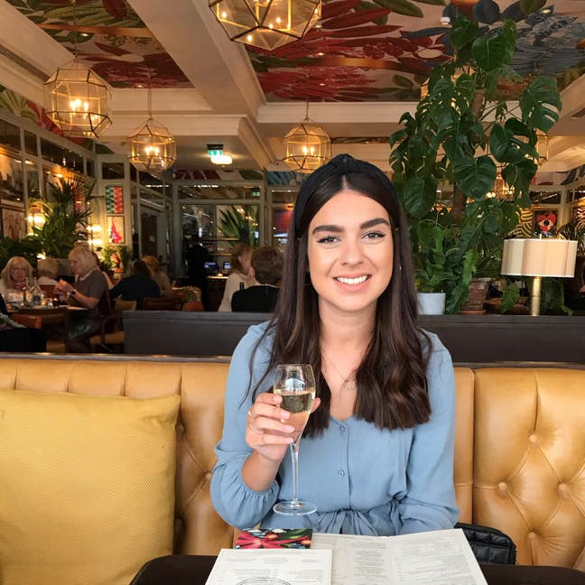 Irish girl looking for a double room Main Photo