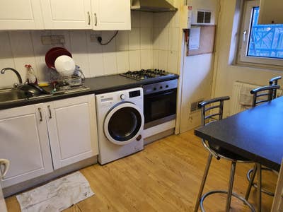 Furnished Room to Let Main Photo