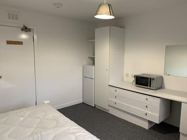 Self contained studio  Main Photo