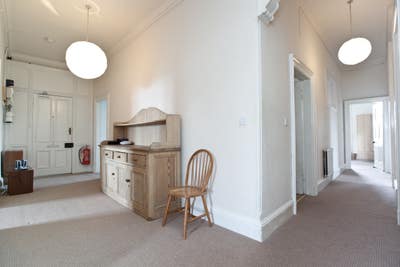 Spacious 5 Bedroom Flat in Bruntsfield Pl Main Photo