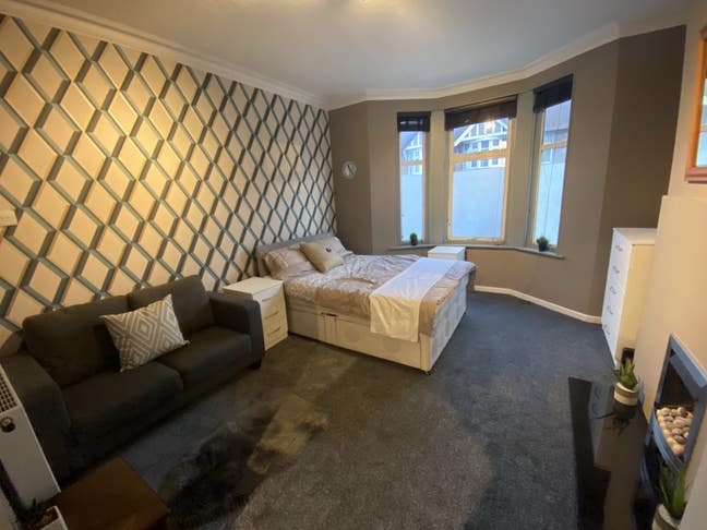 All-in-One Comfort 🦅 Studio style Room + En-Suite Main Photo