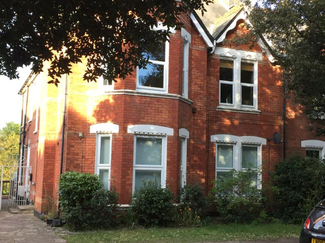 Large Double available - Westbourne Main Photo