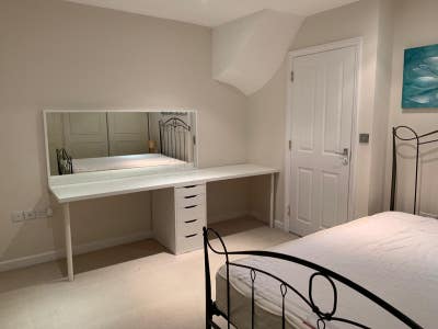 Large Double  Room to  Rent  Main Photo