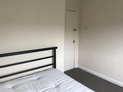 Small Double Room to Rent  Main Photo