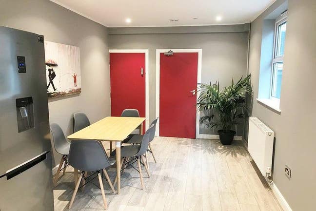 Modern and stylish house share all inclusive  Main Photo