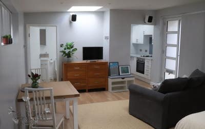Spacious Self-Contained Furnished Studio Flat Main Photo