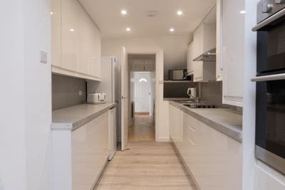 Modern Double Rooms – Prime Spot by Surrey Quays Main Photo