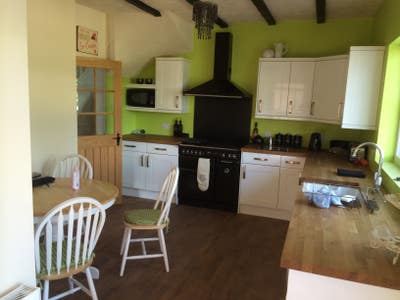 Good Transport Links & Spacious Main Photo