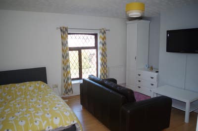 Rooms Available Now - 314 Bury Road Main Photo