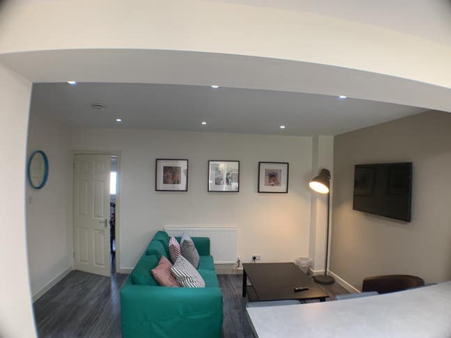 Large Double Bedroom with En-Suite Main Photo
