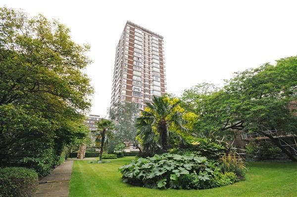 Safe and Secure Rooms in W2 Overlooking Hyde Park. Main Photo