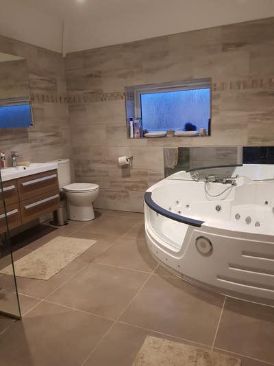 Clean and tidy, Spacious 3 bed semi Main Photo