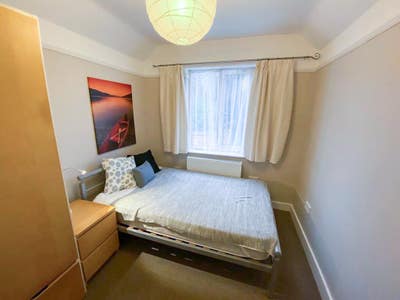 Double Room | 5 Mins Redhill Station + Free Parkin Main Photo