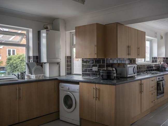 Modern Room in Professional House Main Photo