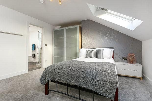 Huge Double Loft Room + Ensuite Main Photo