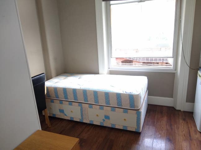 Nice single bedsit in Earls Court SW5 0PU Main Photo