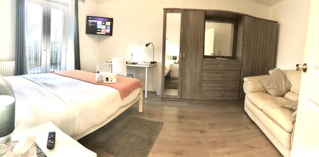 Single or Couple Flatshare Main Photo