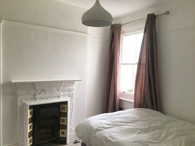 Lovely Double Room in a Victorian Terrace Main Photo