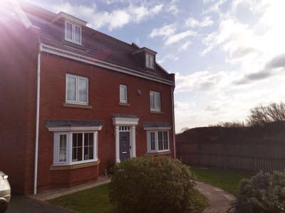 Luxury room - ensuite, king size bed & park view Main Photo