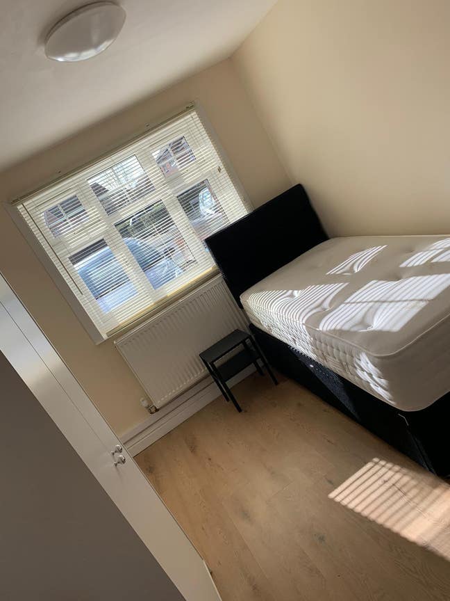 One bedroom studio room in a house Main Photo