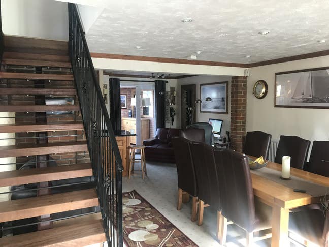 Small room double bed with cupboards in large tv Main Photo