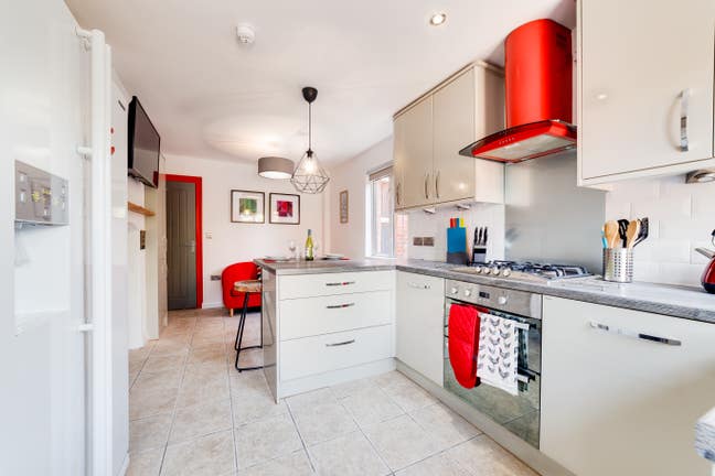 2 doubles close to City Centre Main Photo