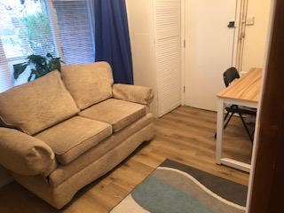 Large room in shared Redhill house Main Photo