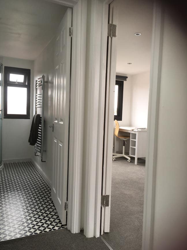 Modern Loft room in vibrant area with en-suite. Main Photo