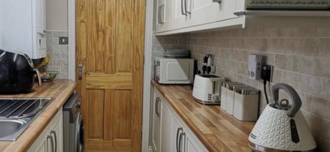 Rooms to let must be receiving benefits  Main Photo