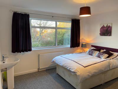 Double Room in house share all bills included Main Photo