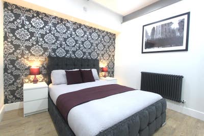 Double Room In Basement Apartment - IN TOWN Main Photo