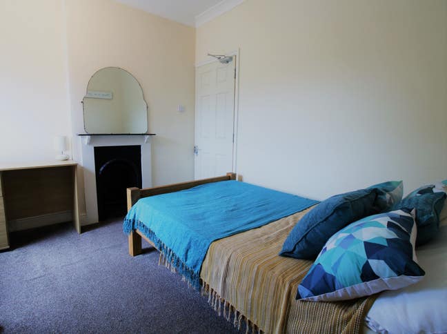 Cheap Cheap Double Room In PE2 💰 Main Photo