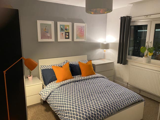 Spacious Double Room in the City Centre  Main Photo