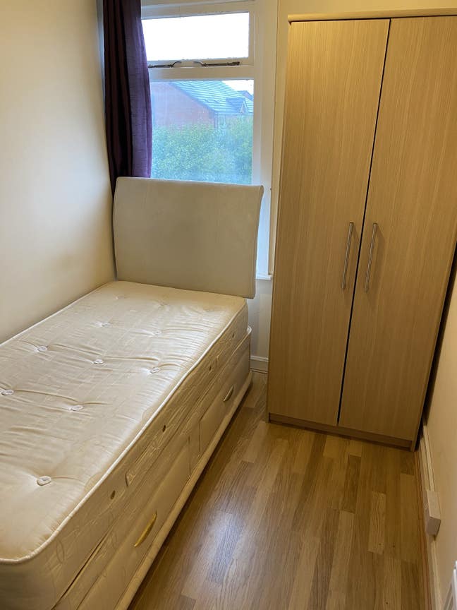 Single Room Fully Furnished Near High Street Main Photo