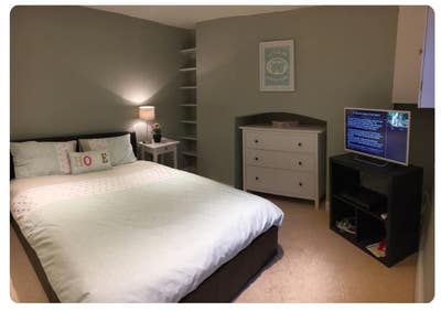 Private basement apartment, close to the Quay Main Photo
