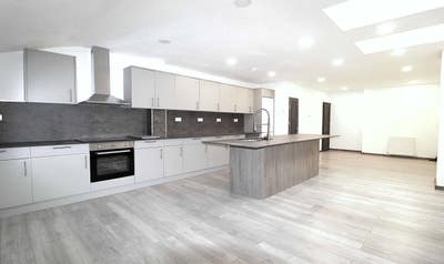 Beautiful House + ensuite + close to hospital  Main Photo