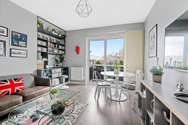 Available Now - Double Room near Borough, London B Main Photo