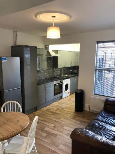 En-suite room in modernised House in Woodseats Main Photo