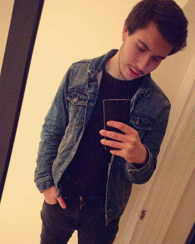 I am a male aged 23 looking for a single or d... Main Photo