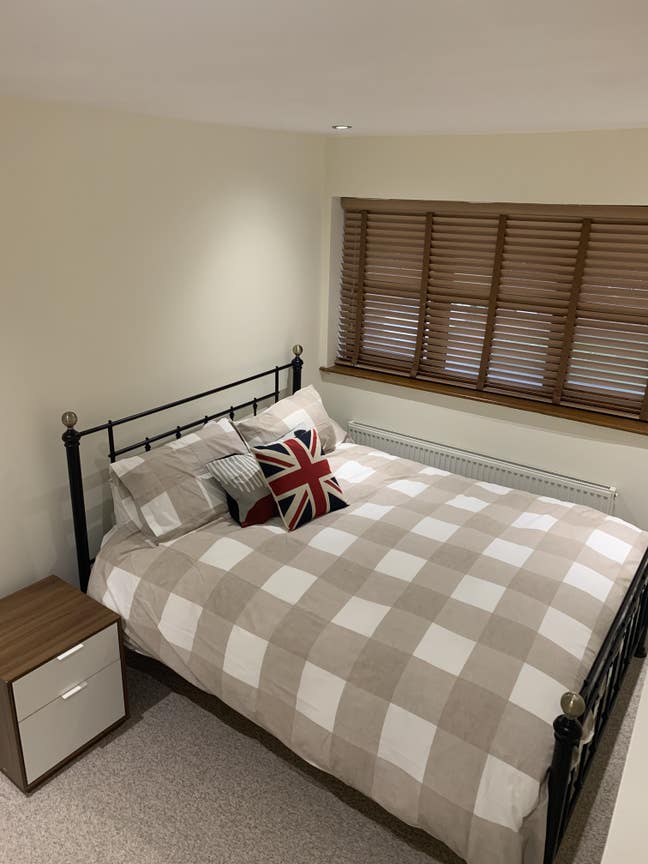 Spotless Modern en-suite Double Room  Main Photo