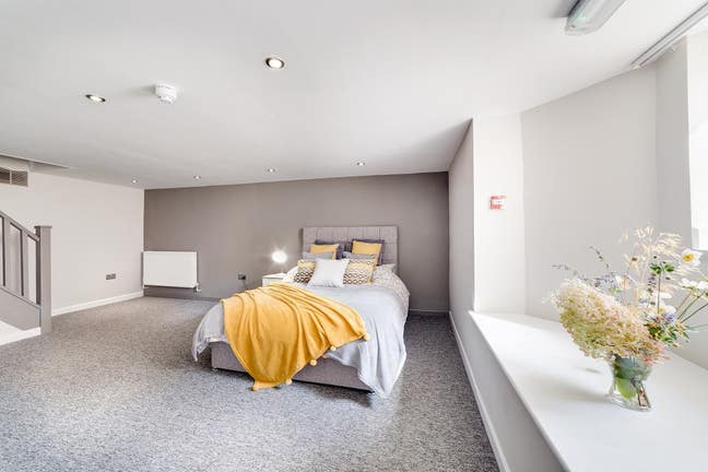 2 doubles close to City Centre Main Photo