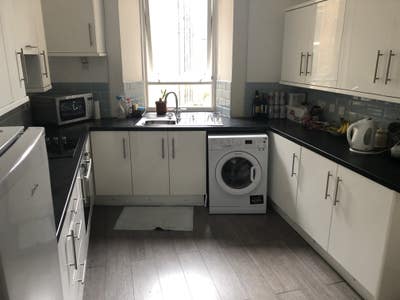 Large Double Room In Refurbished Flat, Langside Main Photo