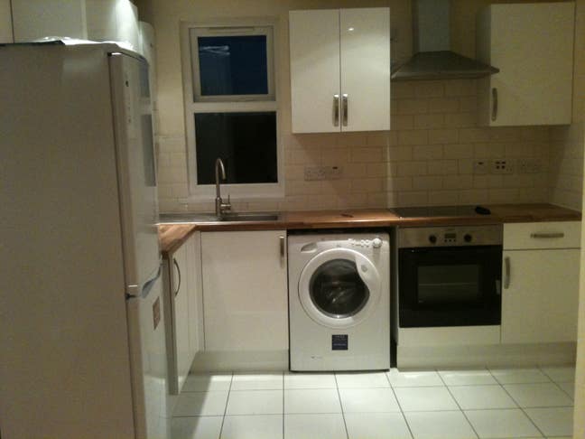 3Mins Walk to Tube  -Double Bedroom with Bills Inc Main Photo