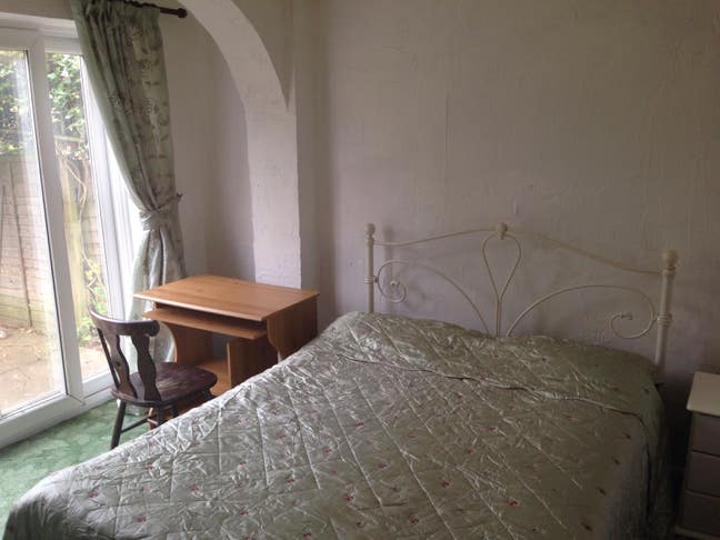 Rooms to rent in peaceful & mature household Main Photo