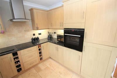 Beautiful House looking for professional people  Main Photo