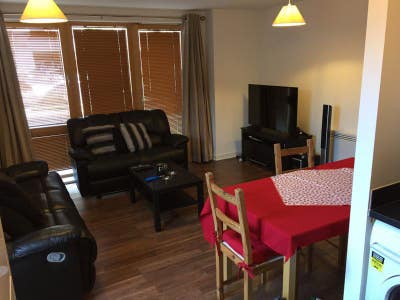Spacious bedroom with communal parking & gym Main Photo