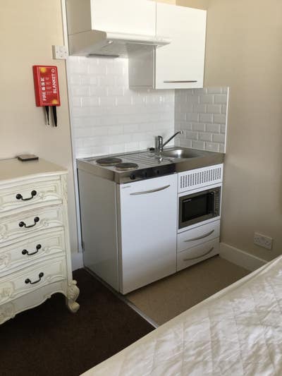 Modern furnished single occupancy studio Main Photo